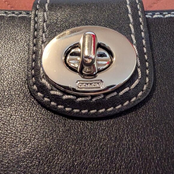 COACH BLACK LEATHER TURN LOCK LONG WALLET - Picture 4 of 10
